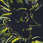 Profilportrait von einem Mann im Vogelkostüm in gelb auf schwarzem Grund